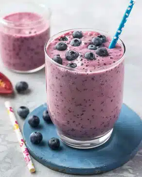 This Creamy Mango-Blueberry Chia Seed Smoothie