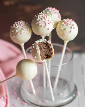 Starbucks Cake Pop Recipe (Easy Copycat)