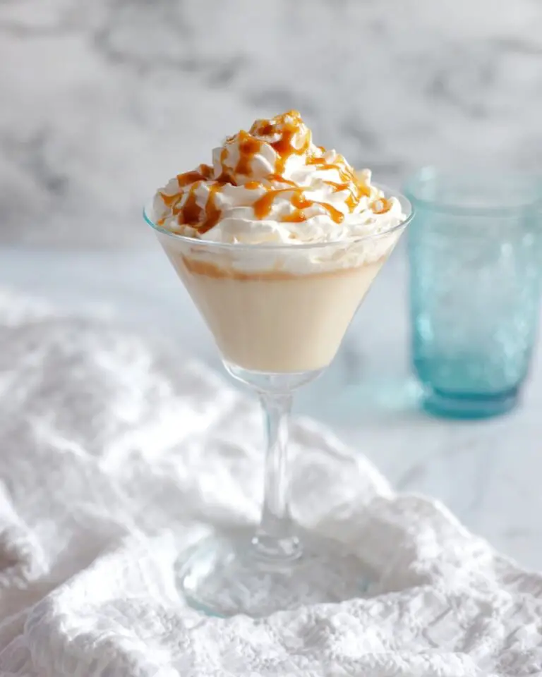 The Best Christmas Cocktail: A Winter Snowflake Recipe